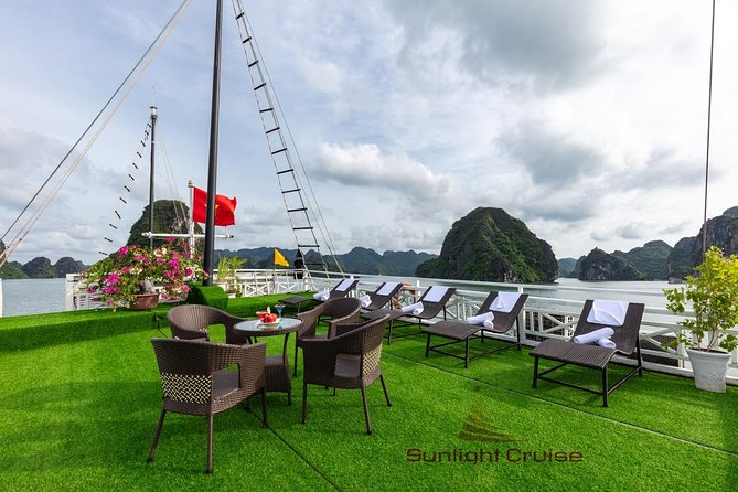 Halong deluxe cruise 2D/1N: Surprise cave, Titop island, Full Meals, best prices - Dawn on the bay and the second morning