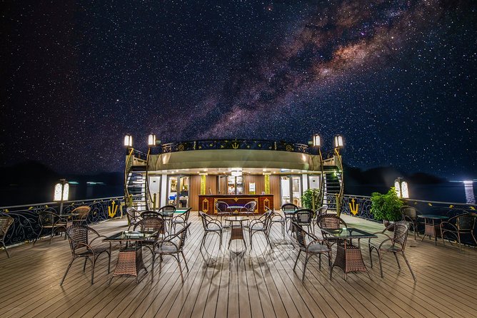 Halong Luxury Cruise 2D/1N: Kayaking, swimming, Titop island, Surprise cave - Evening on the boat, with dinner and onboard activities