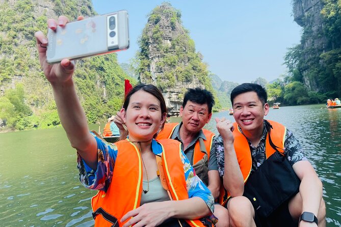 Hang Mua - Hoa Lu - Tam Coc Small Group Tour 8 People a Group - Tam Coc by local rowboat
