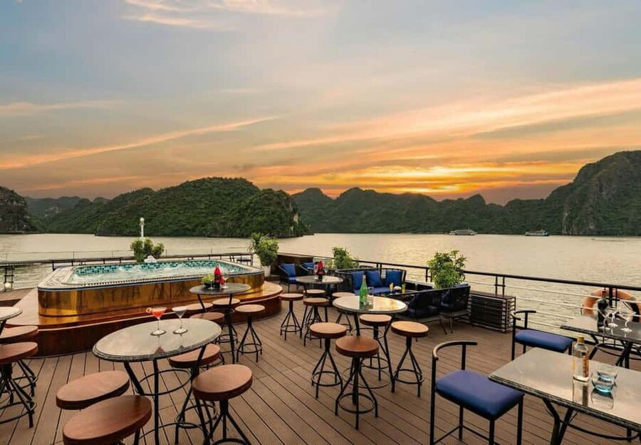 Hanoi: 2-Day Ha Long & Lan Ha Bay 5-Star Boat with Balcony - Why the overnight cruise is worth your time