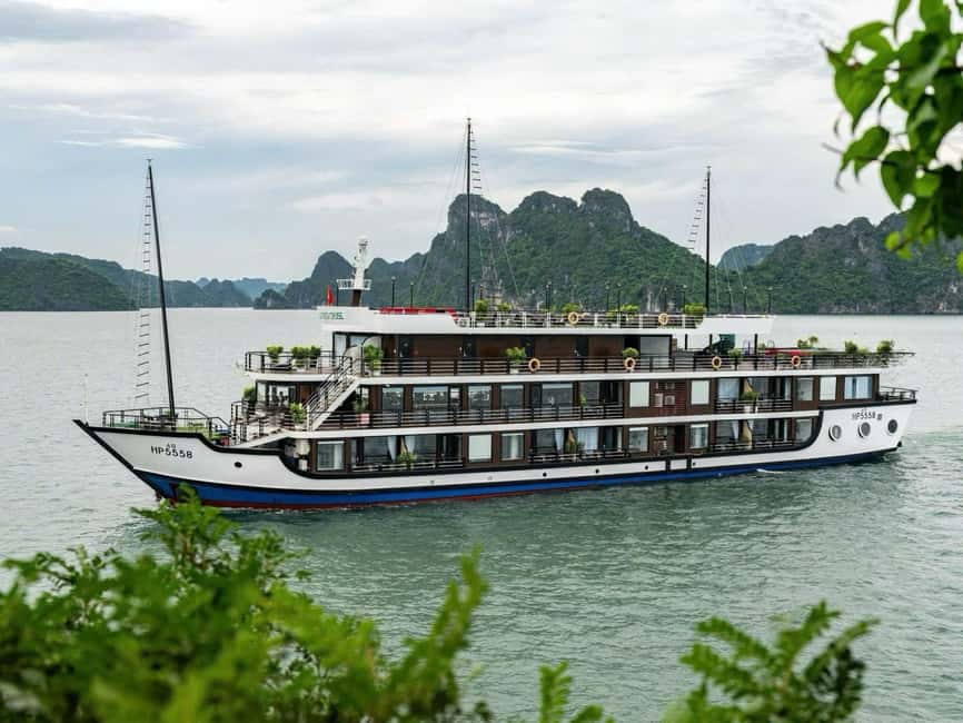 Hanoi: 2-Day Ha Long & Lan Ha Bay 5-Star Boat with Balcony - Day one: limestone islands and the Lan Ha Bay swim