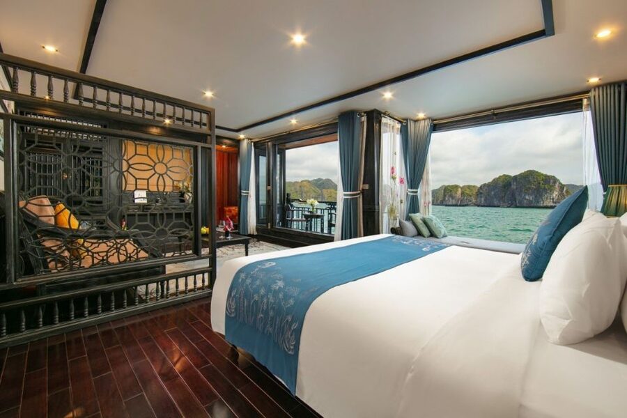 Hanoi: 3-Day Ninh Binh, Ha Long, & Lan Ha Bay 5-Star Cruise - Mua Cave and the climb above Tam Coc