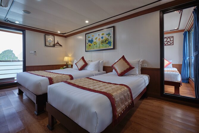 Hanoi: 3-Day Ninh Binh Trip and Ha Long Bay 4-Star Cruise - Crowds, photos, and the limits of a fixed group tour