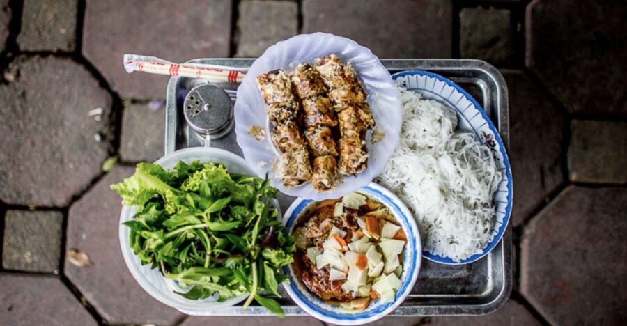 Hanoi: 7 Tastings Street Food Tour with Train Street - Why this tour is a smart first taste of Hanoi