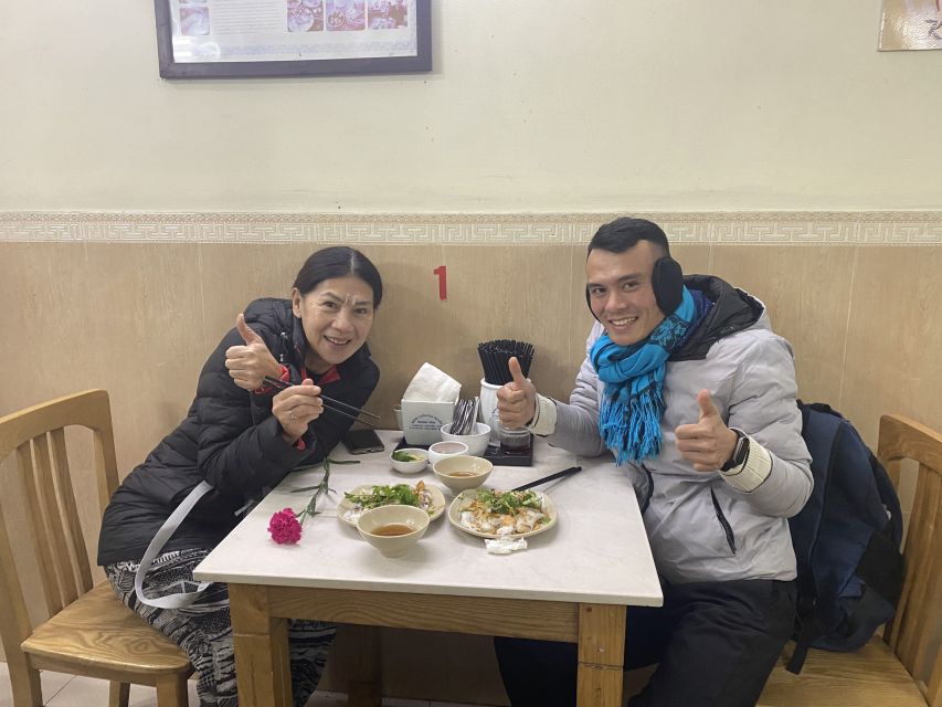 Hanoi: 7 Tastings Street Food Tour with Train Street - Guides who shape the experience