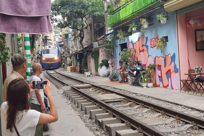 Hanoi All-In-One Tour: Highlights & Train Street & Culture & Fun - Lenin Park and the Political Story