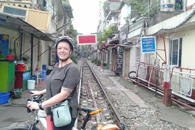 Hanoi: Amazing Morning with Bicycle - All Inclusive - Hoan Kiem Lake and Hanoi’s morning routine