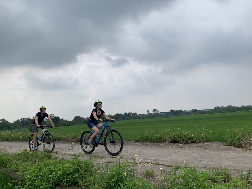 Hanoi: Bike Tour Through Hidden Gems and Banana Island - Banana Island and Everyday Family Life