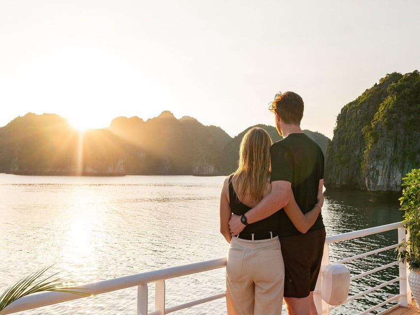 Hanoi: Cat Ba Island & Lan Ha Bay Day Trip Cruise with Lunch - Lunch with a view of Lan Ha Bay