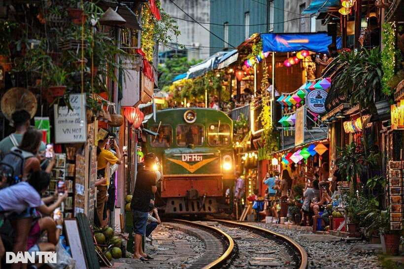 Hanoi City Half Day - The City Contains Cultural Beauty - Temple of Literature and Vietnam’s old scholarly tradition