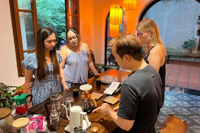 Hanoi Coffee Experience: 6 Brews, 9 Recipes & 3 Liquor Tastings - Seeing beans, roasts, and brewing tools up close