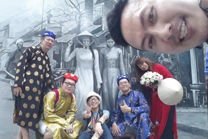 HANOI CULTURAL DISCOVERY TOUR ( "5 in 1" 4 hours - Special Package!) - Phung Hung Mural Street and the áo dài costume stop