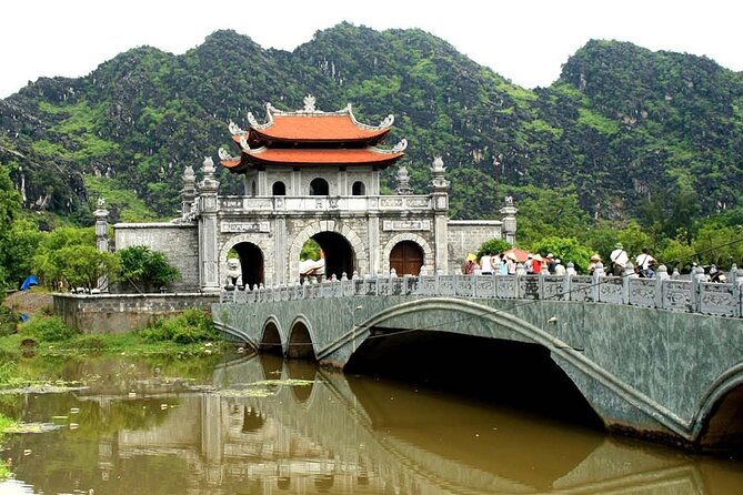 Hanoi Epic tour 6D5N Hanoi - Halong Bay - Ninh Binh - Sapa - Sapa by limousine bus and one mountain-view night