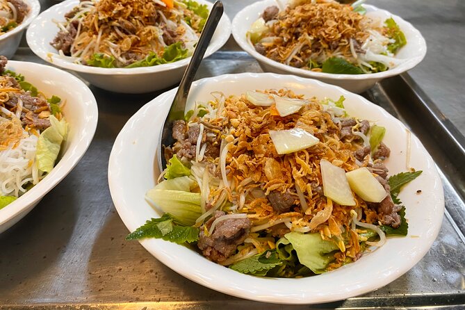 Hanoi food tour-Local street food tour (food&guide included) - Egg coffee and Train Street