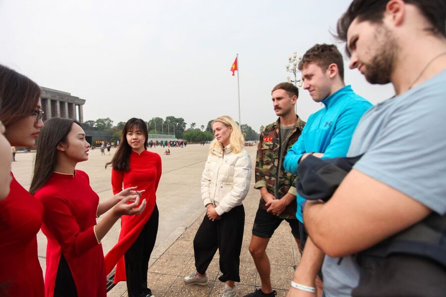 Hanoi: Full-Day City Tour and Water Puppet Show - The Ho Chi Minh complex and One Pillar Pagoda