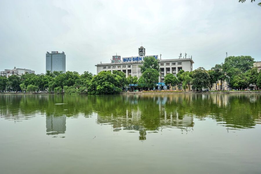 Hanoi: Full-Day City Tour with Lunch and Optional Extras - What the guide adds to the day