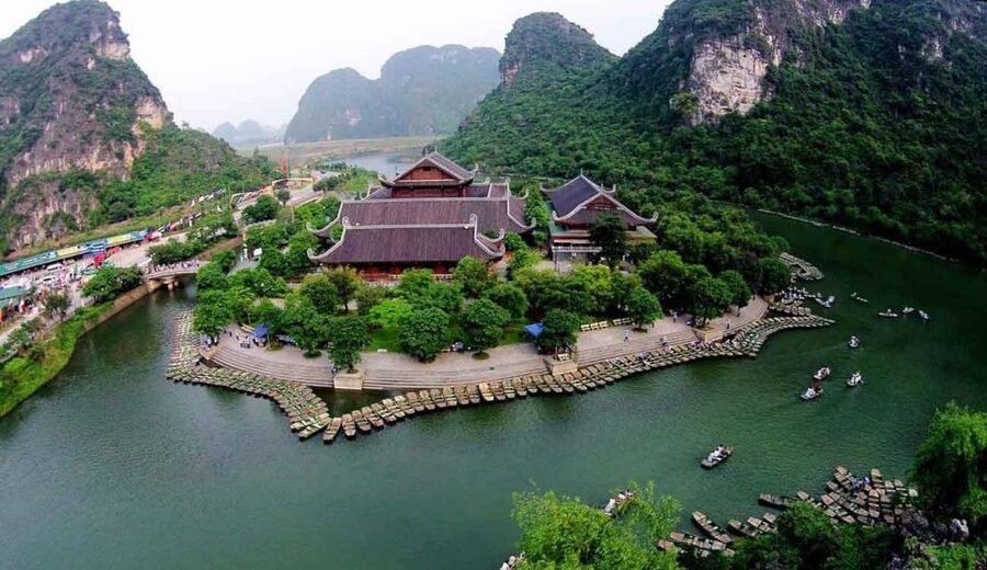 Hanoi: Guided Full-Day Hoa Lu, Trang An and Mua Cave Tour - The Two-Hour Boat Ride at Trang An