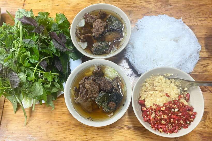 Hanoi: Guided Street Food Tour with Train Street Experience - Banh cuon, banh xeo, and the first taste of Hanoi