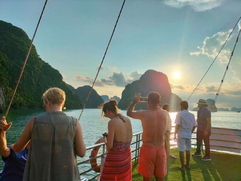 Hanoi: Ha Long Bay Day Cruise - Swimming, Meal, Kayaking - Titop Island for swimming or the summit view