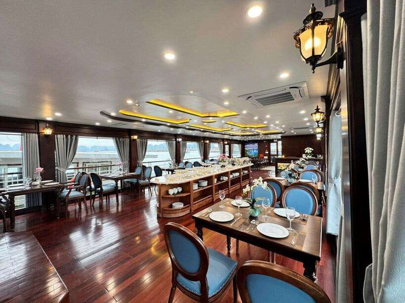 Hanoi: Ha Long Bay Day Trip - Luxury Cruise & Buffet Lunch - Arriving at Tuan Chau Port