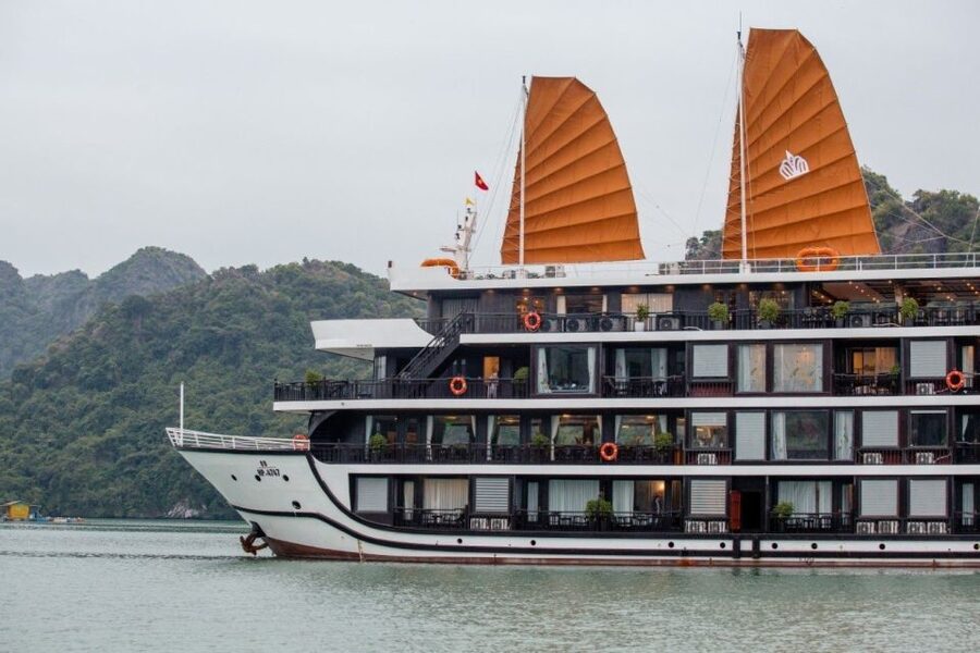 Hanoi: Halong Bay 2-Day 5-Star Balcony Cruise & Bathtub - Morning Tai Chi and the Ao Ech outing