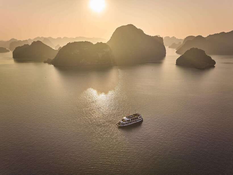 Hanoi: Halong Bay Cruise, Amazing Cave, Titov Island & Kayak - What the $42 price really buys you