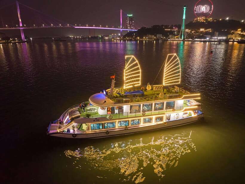 Hanoi: Halong Bay Cruise, Amazing Cave, Titov Island & Kayak - Buffet lunch with Halong Bay views