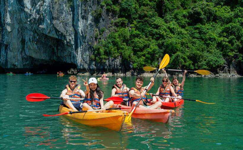 Hanoi: Halong Bay Cruise, Amazing Cave, Titov Island & Kayak - Kayaking or bamboo boating at Luon Cave