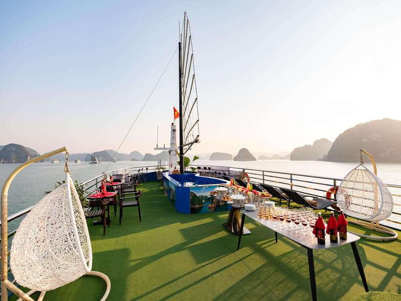 Hanoi: Halong Bay Cruise, Amazing Cave, Titov Island & Kayak - Sunset snacks on the ride back