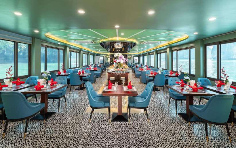 Hanoi: Halong Bay Cruise, Amazing Cave, Titov Island & Kayak - Guides and how the day is managed