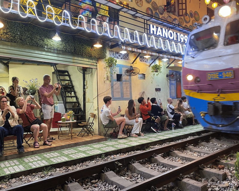 Hanoi: Historic Jeep Tour - West Lake, Truc Bach Lake, and quieter Hanoi