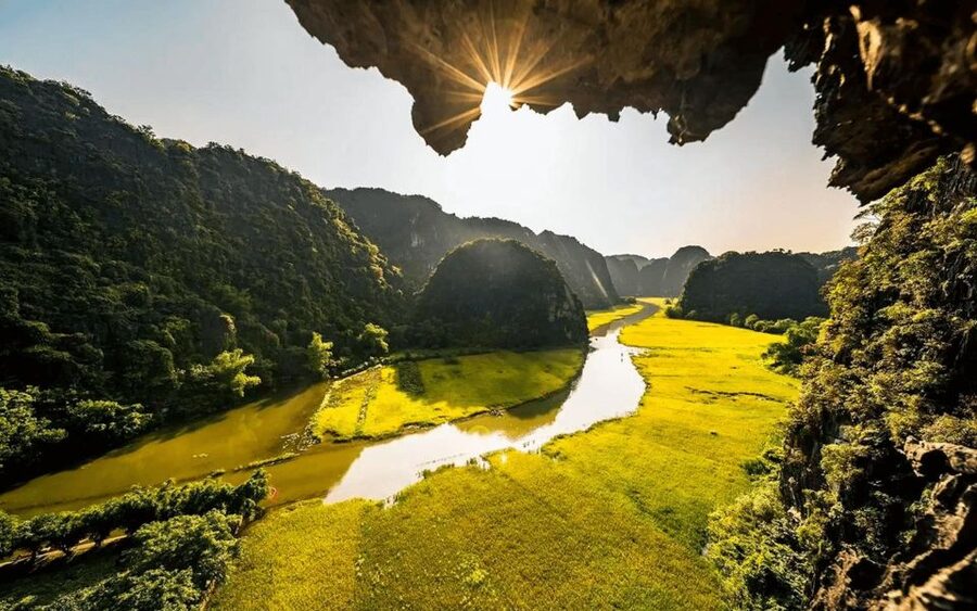 Hanoi: Hoa Lu, Trang An, and Mua Cave Full-Day Trip - Key points at a glance