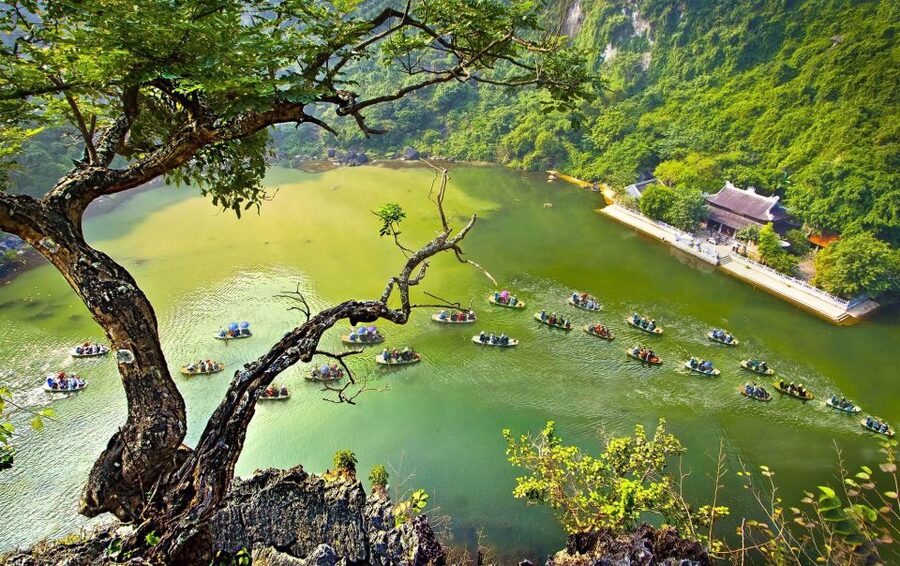 Hanoi: Hoa Lu, Trang An, and Mua Cave Full-Day Trip - A short bicycle ride through the countryside