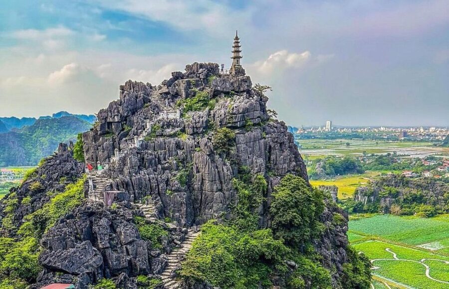 Hanoi: Hoa Lu, Trang An, and Mua Cave Full-Day Trip - The buffet lunch in Ninh Binh