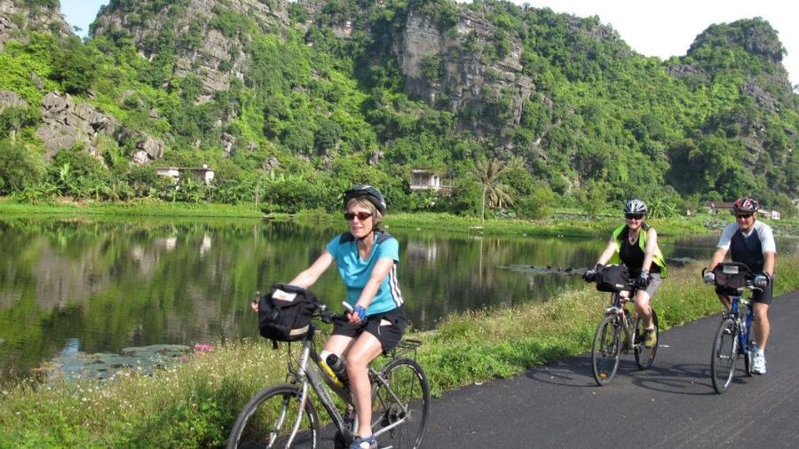 Hanoi: Hoa Lu, Trang An, and Mua Cave Full-Day Trip - Mua Cave and the roughly 500-step challenge