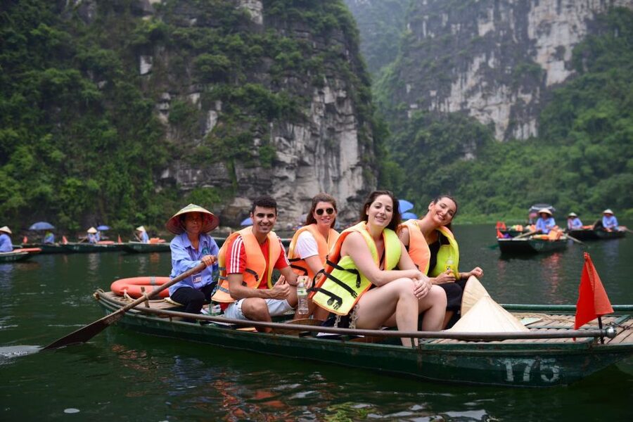 Hanoi: Hoa Lu, Trang An, and Mua Cave Full-Day Trip - The guides can shape the whole day