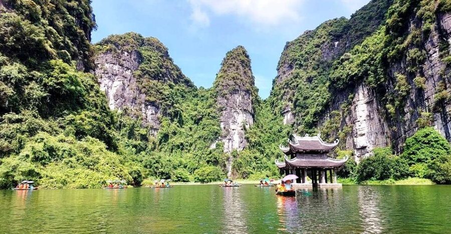 Hanoi: Hoa Lu, Trang An, and Mua Cave Full-Day Trip - Hoa Lu and the memory of Vietnam’s royal capital