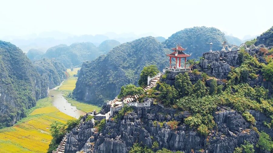 Hanoi: Hoa Lu, Trang An Caves & Mua Cave Day Trip and Lunch - A sampan through Trang An’s caves