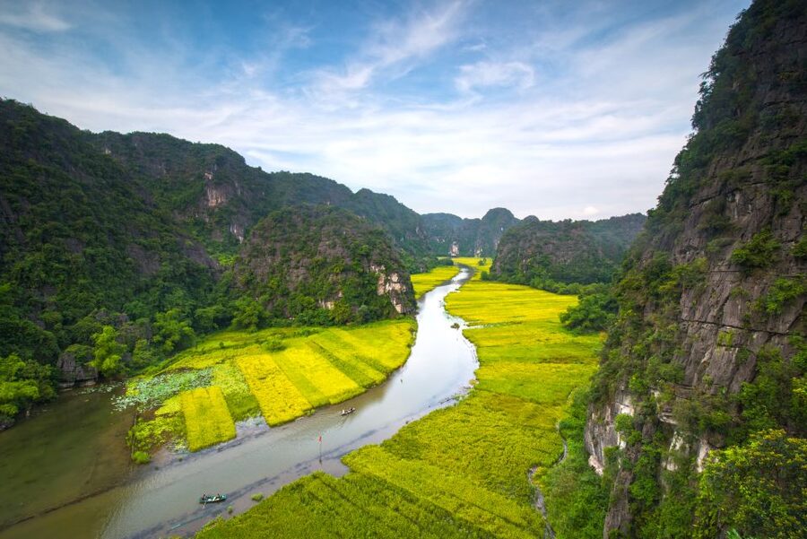 Hanoi: Hoa Lu, Trang An Caves & Mua Cave Day Trip and Lunch - Guides, timing, and group atmosphere