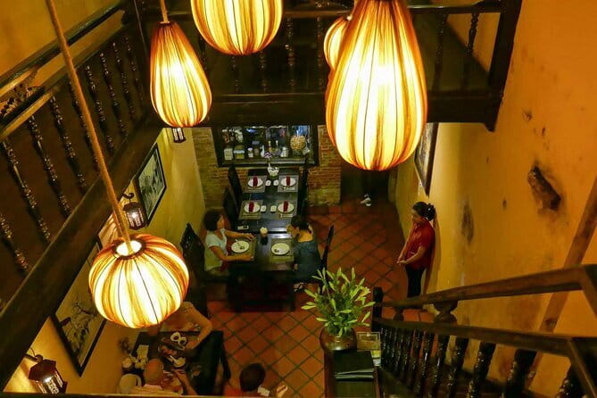 Hanoi in a day from Halong city - One Pillar Pagoda and the surrounding complex