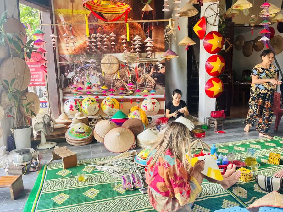 Hanoi: Incense Village, Conical Hat, & Dough Figurines Tour - Lunch and the difference between the two options