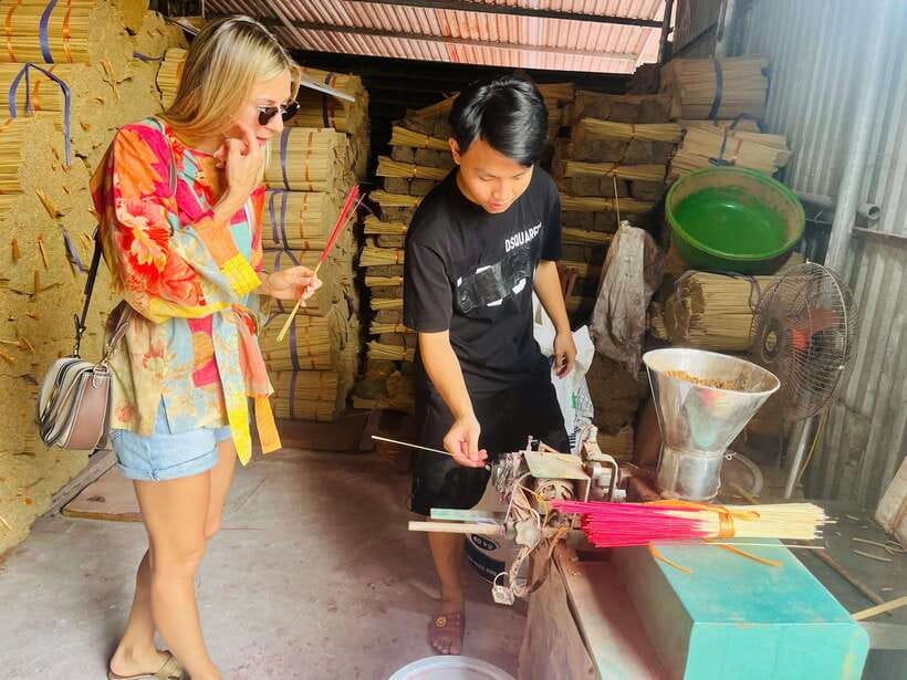 Hanoi: Incense Village, Hat, and Lacquer Artisanal Tour - Transport, guides, and the pace of the day