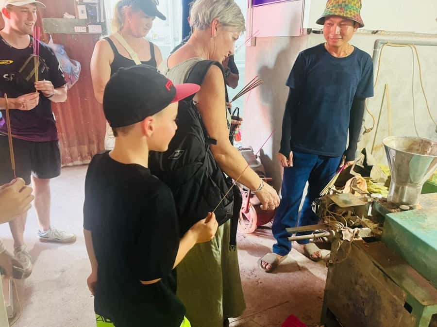 Hanoi: Incense Village, Hat, Lacquer, & City Highlights Tour - The colorful work of Quang Phu Cau Incense Village