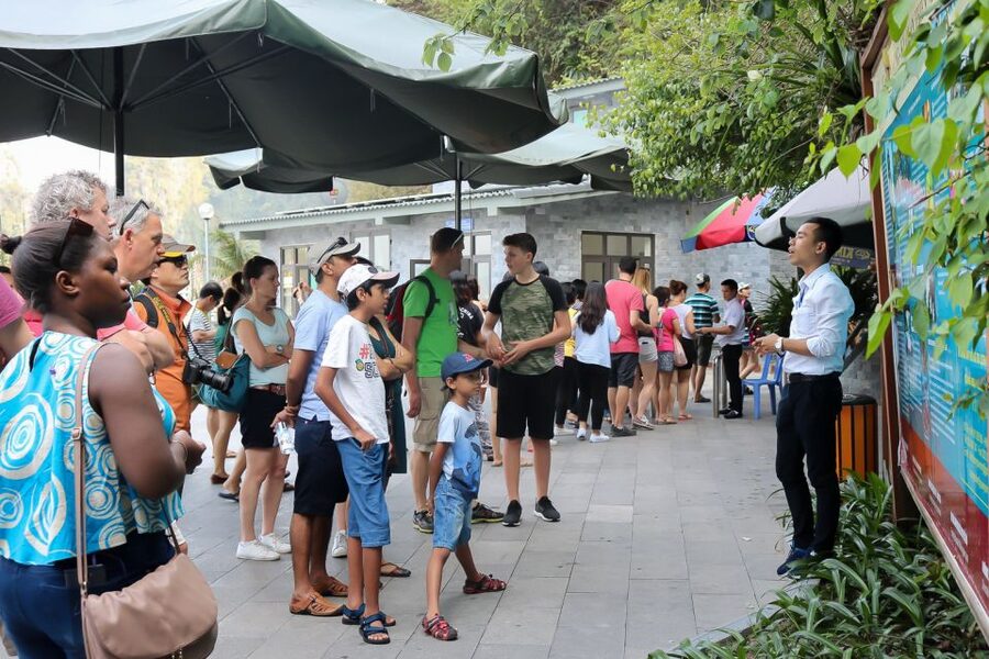 Hanoi: Islands & Caves Ha Long Cruise with Lunch & Kayaking - Weather, clothing, and the best season for the views