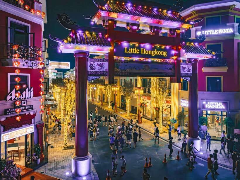 Hanoi: Mega Grand World with Bat Trang Pottery Village - Street circus and the Venice River
