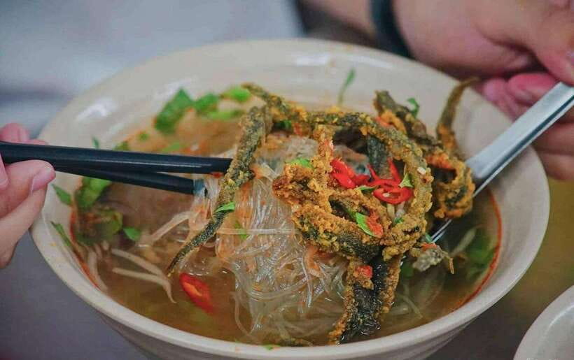 Hanoi: Michelin Guide Street Food Walking Tour - Hanoi food in four stops