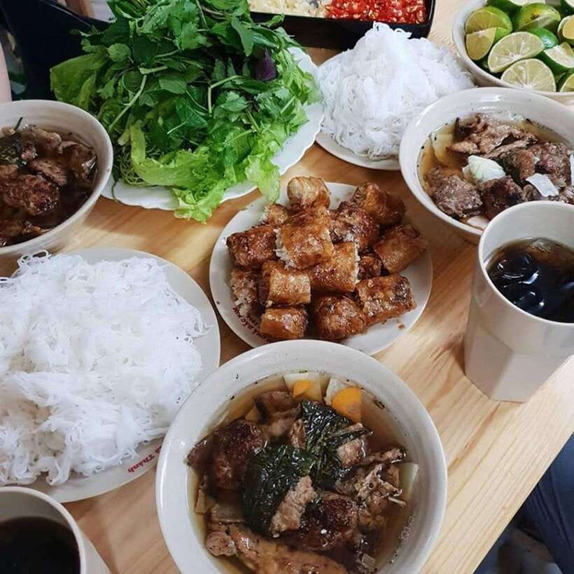 Hanoi: Michelin Guide Street Food Walking Tour - First bowl: dry chicken pho with a family recipe