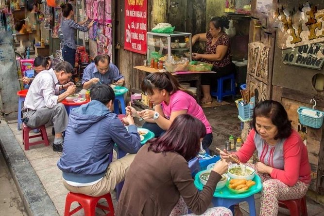 Hanoi Michelin Star Walking Food Tour & Train Street - Booking details that matter