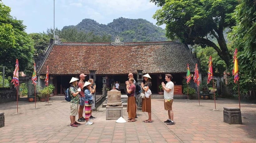 Hanoi/Ninh Binh: 1-Day Tam Coc/Trang An, Hoa Lu & Mua Caves - Lunch before the afternoon activities