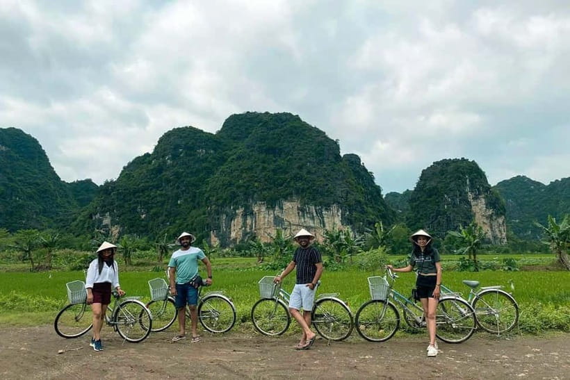Hanoi/Ninh Binh: 1-Day Tam Coc/Trang An, Hoa Lu & Mua Caves - Climbing Hang Mua for the big Ninh Binh view